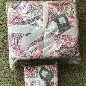 Nordstrom Full/Queen Quilt w/ 1 sham